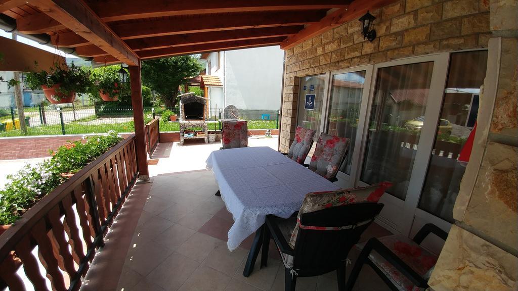 Guest House Mijic Кореница Екстериор снимка