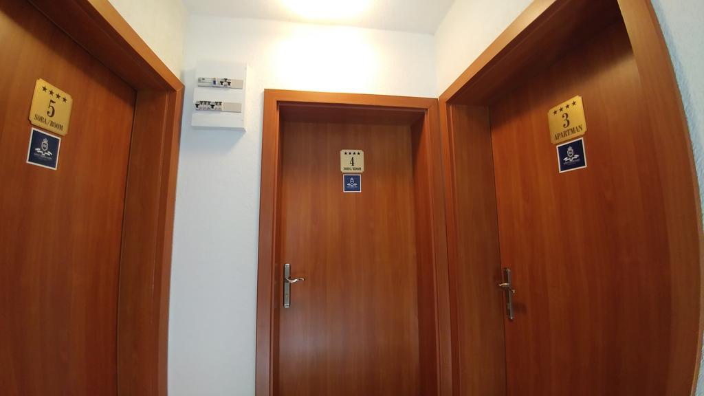 Guest House Mijic Кореница Екстериор снимка