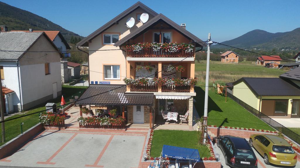 Guest House Mijic Кореница Екстериор снимка