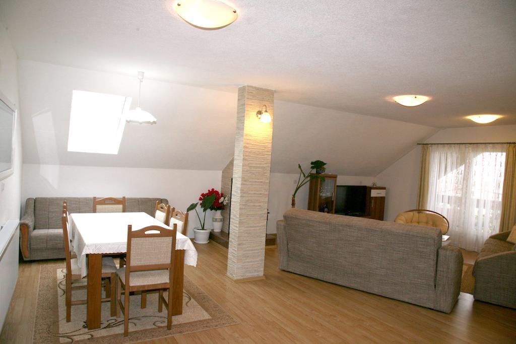 Guest House Mijic Кореница Екстериор снимка