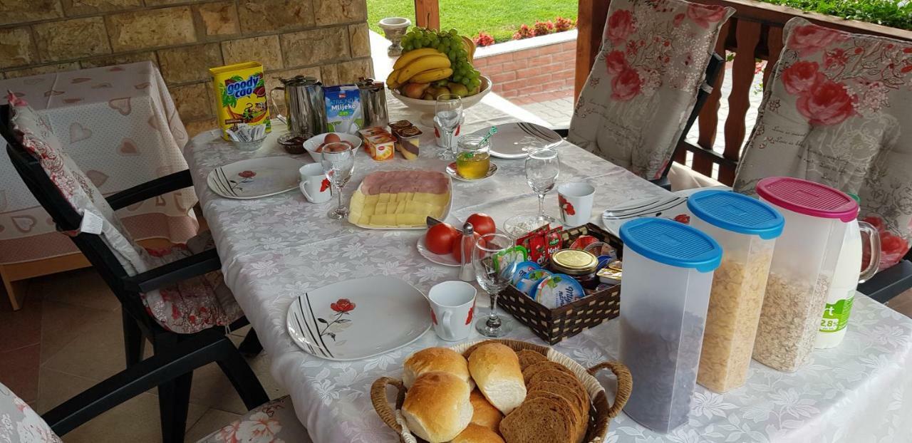 Guest House Mijic Кореница Екстериор снимка